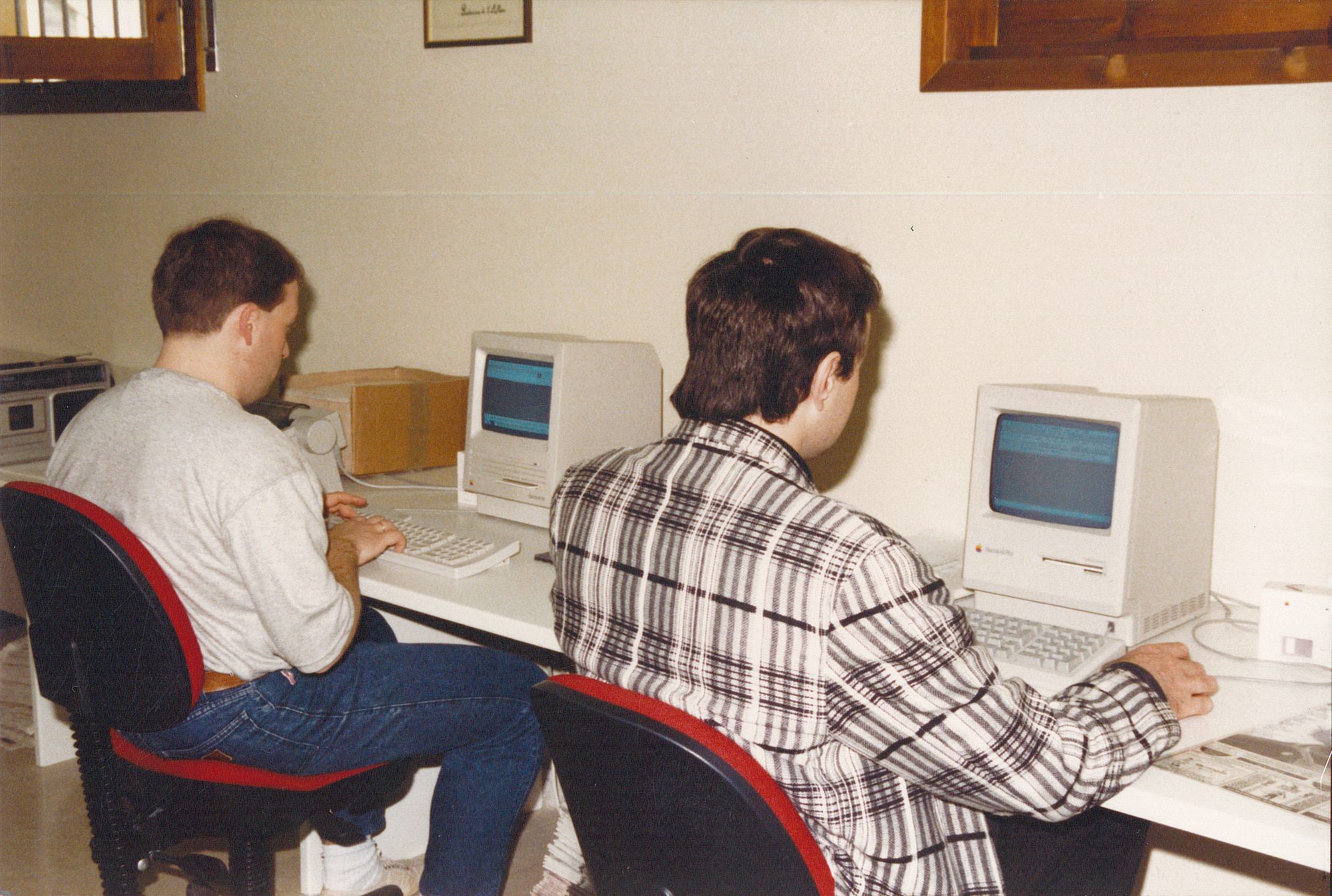 Le postazioni Macintosh dello studio nel 1988