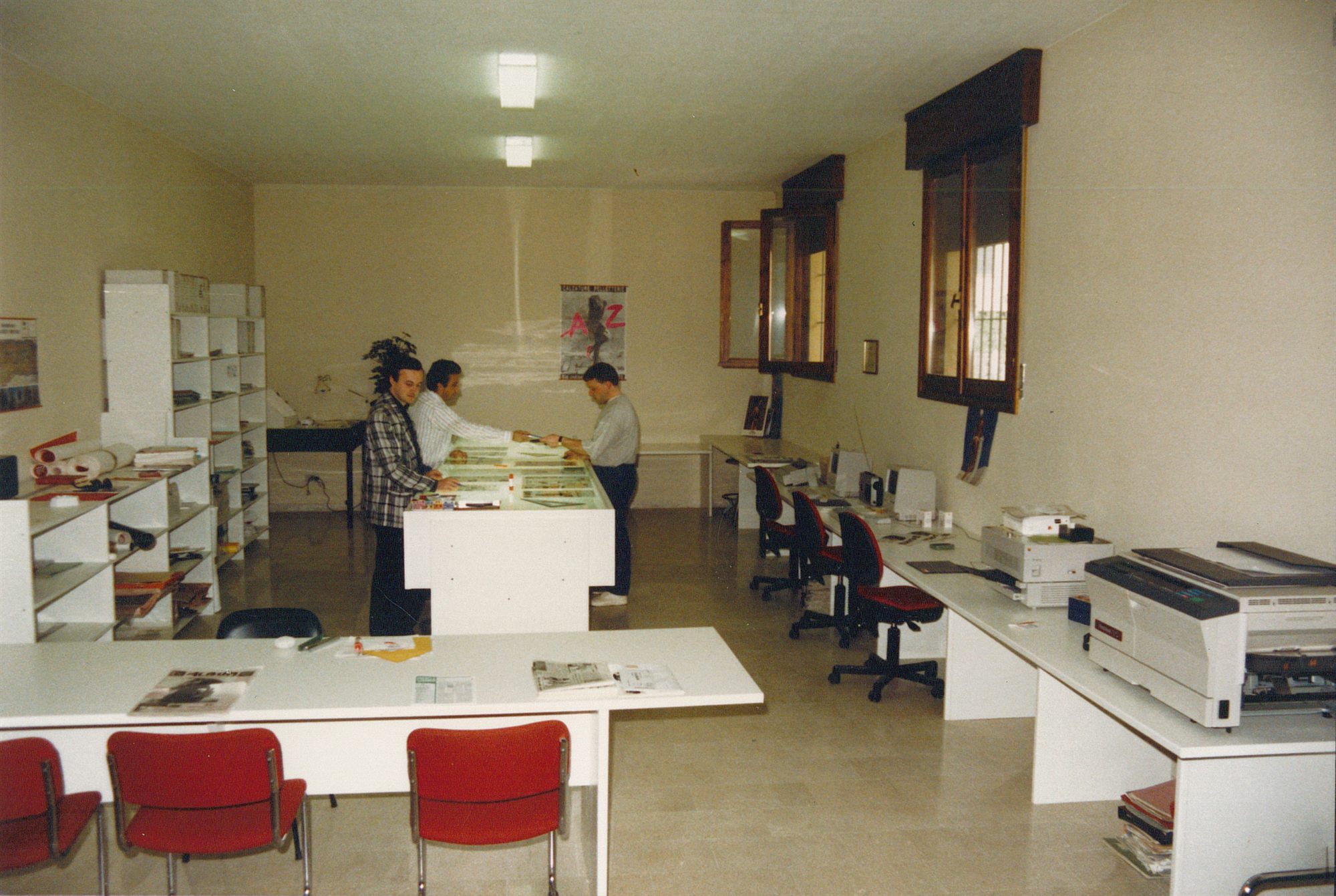 La sala tecnica dello studio nel 1988, con il tavolo luminoso e le postazioni di lavoro